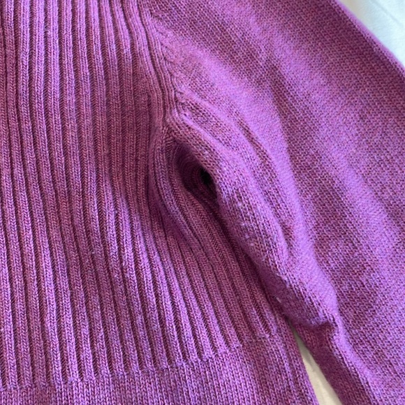 Banana Republic Cashmere Blend Mock Neck Sweater - Small - Picture 3 of 9